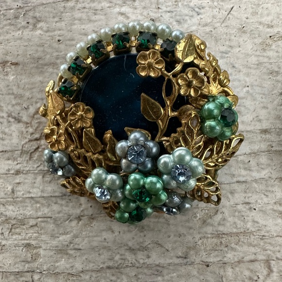 Vintage 40s/50s Haskell ? Highly Ornate Filigree Clio On Earrings - Picture 2 of 7